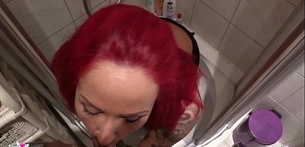 Bruder spritzt Stief Schwester auf ihren Wetlook Leggings Arsch